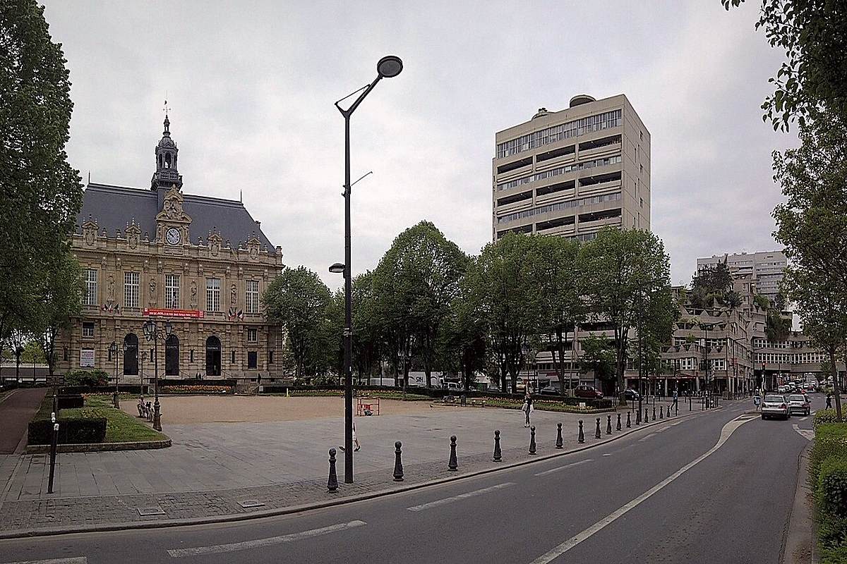 Vue de mairie centre à Ivry-sur-Seine (Val-de-Marne)